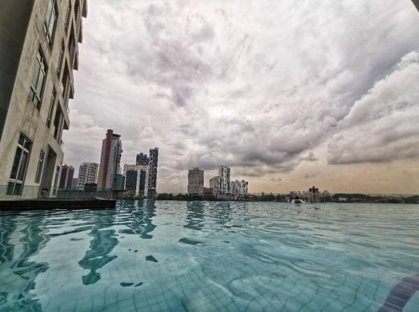 KSL City Mall 6-9pax NetflixSmart Tv65inch(K25)