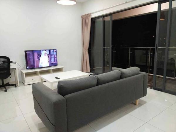 Workspace - Danga Bay Seaview Condominium (Royal Strand)