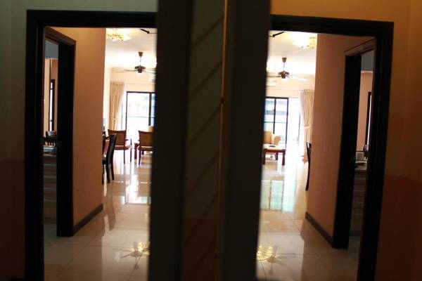 Marina Court-5Bilik 3Tandas 2Tingkat Penthouse 2Parkir Percuma Maksimum 22Org Termsk Kanak2 & Marina Court 6Bilik 4Tandas 2RuangTamu 2Dapur 2 Parkir Percuma Maksimum 14Org Termsk Kanak2