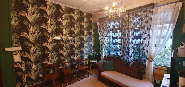 Escape Backpackers KK