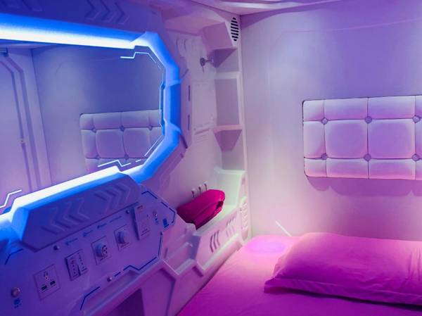 SPOT ON 89900 Jesselton Capsule Inn