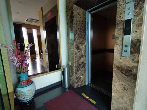 Grand Eastern Hotel Sdn Bhd ( 877519-A )