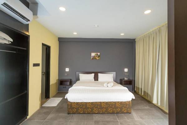 OYO 89619 De Choice Hotel