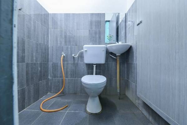 OYO 90589 The Jungle Cabin House