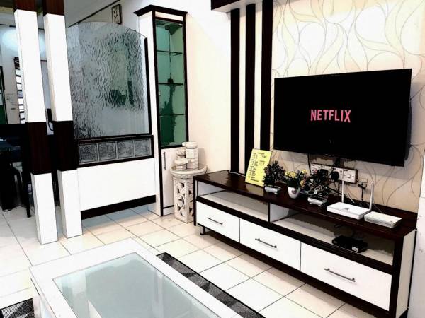 HUZANUR Homestay 1 km to Lost World of Tambun