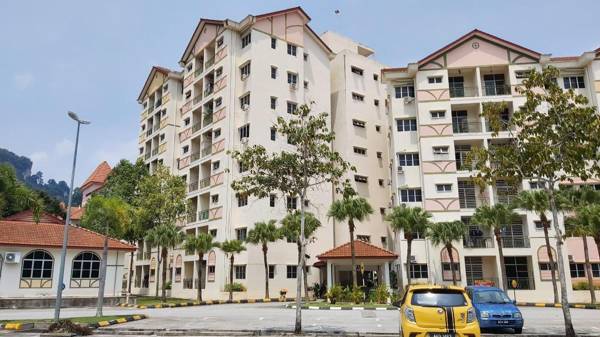 HUZANUR Homestay 1 km to Lost World of Tambun