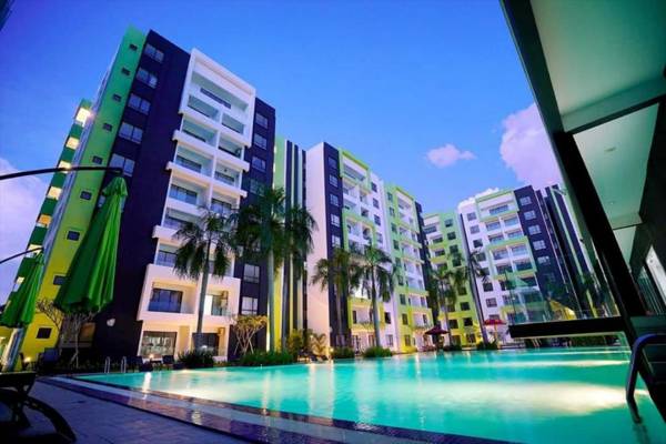 Manhattan 4 Bedrooms 8-12pax 2 Carpark