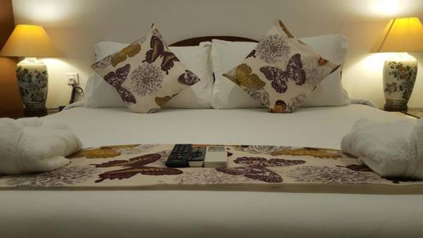 Heeren Straits Hotel