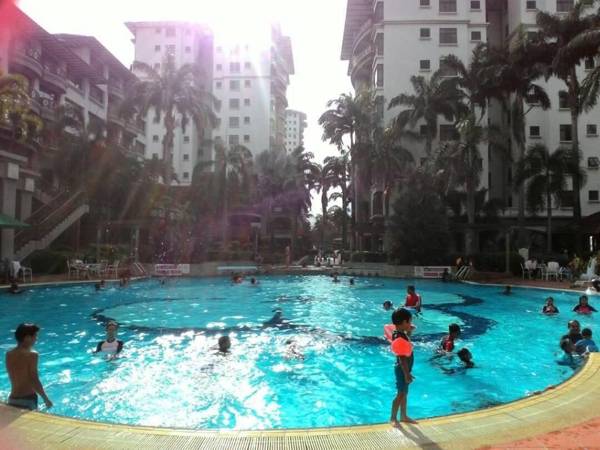 Costa Makhota (Family Homestay)