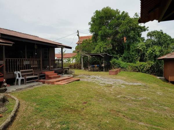 Kampong Style Homestay 10 Meter To Beach