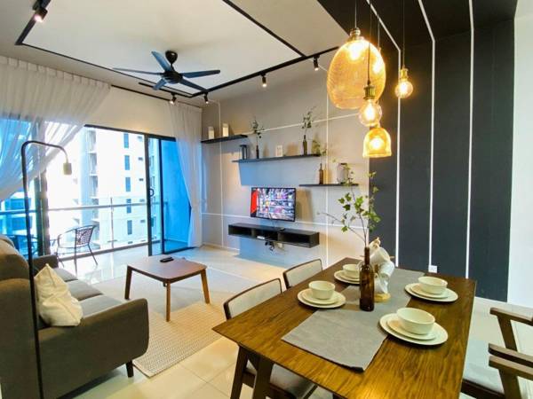 Atlantis -B13-6pax/5 mintoTown Jonker St/Pool View