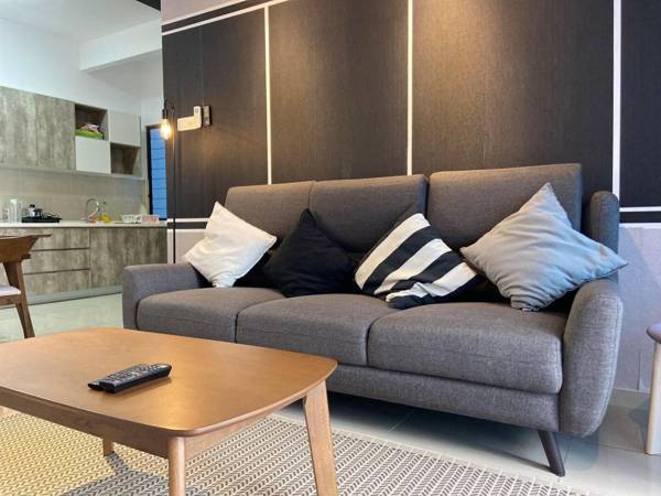 Atlantis -B13-6pax/5 mintoTown Jonker St/Pool View