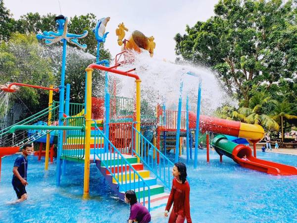 Malacca Top Largest Waterpark Resort - By YouBNB Homestay Melaka