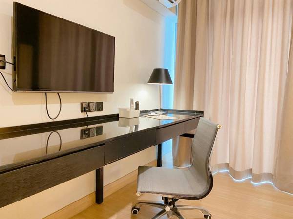Workspace - Straits Suite by C.Homestay - King Deluxe Suites