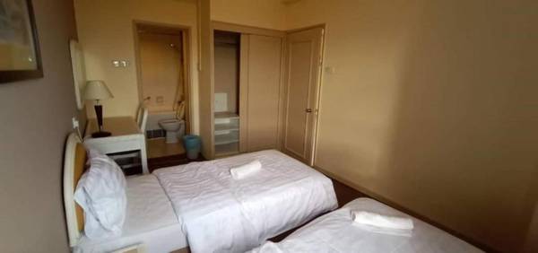 OYO Home 90533 Nomadic Town Condo