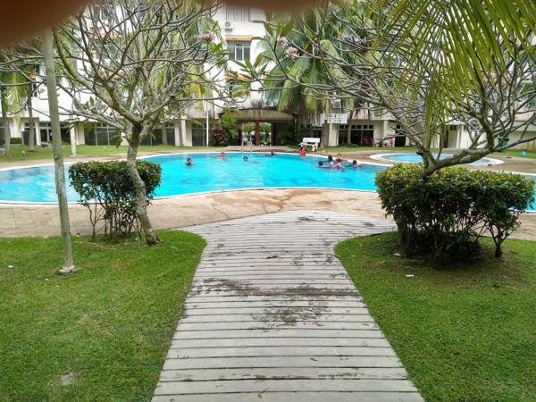 Haji Din Cocobay Condo