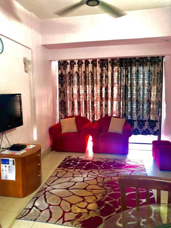 Paradise lagoon apartment