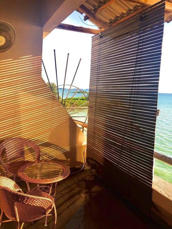 Paradise lagoon apartment