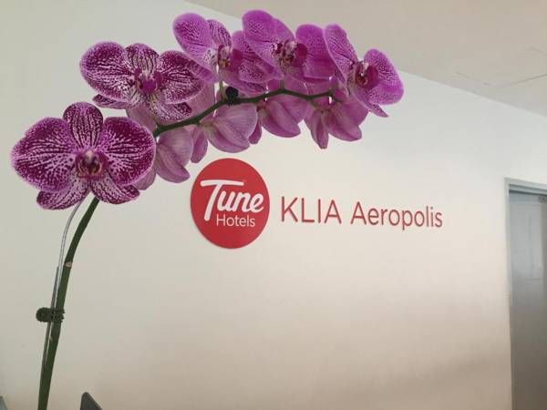 Tune Hotel KLIA Aeropolis (Airport Hotel)