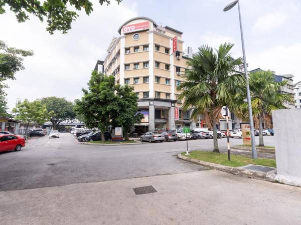 OYO 89717 Budget Star Hotel