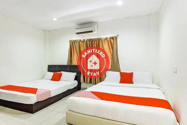 OYO 304 Zero Hour Hotel