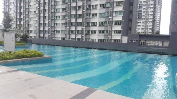 Southville Stay 2 @ Savanna Executive Suite