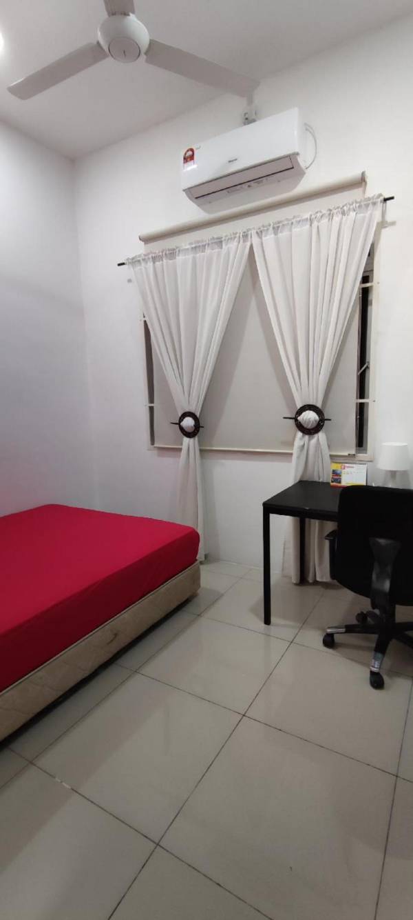 Workspace - AF Homestay Semi-D close to KLIA Mitsui Outlet
