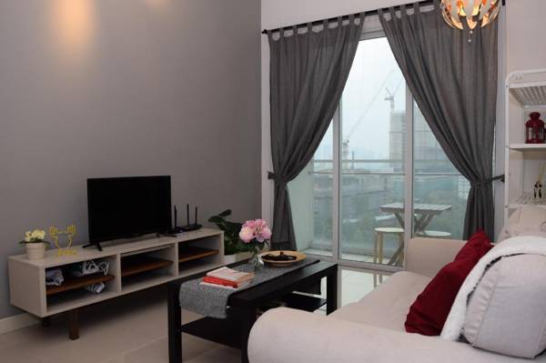 Romantic Home for Couples 5mins to Mid Valley mall