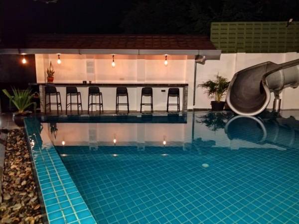 Hibiscus Urban Villa (private pool) 20 pax 