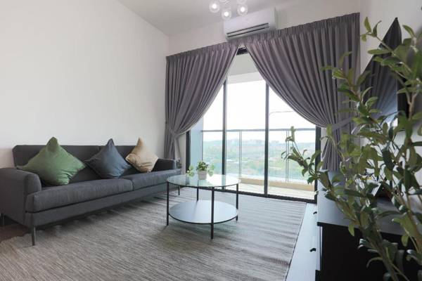 Lovely 3-bedroom condo with Pool  6 Pax  Kajang