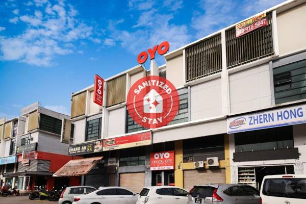 OYO 443 Crystal City Hotel