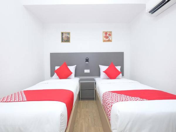 OYO 44043 First Garden Hotel