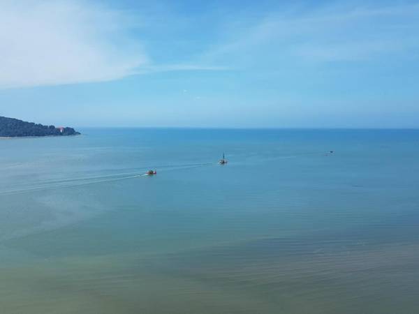 Seaview Sunrise Soundwave Windy Romantic Gateway