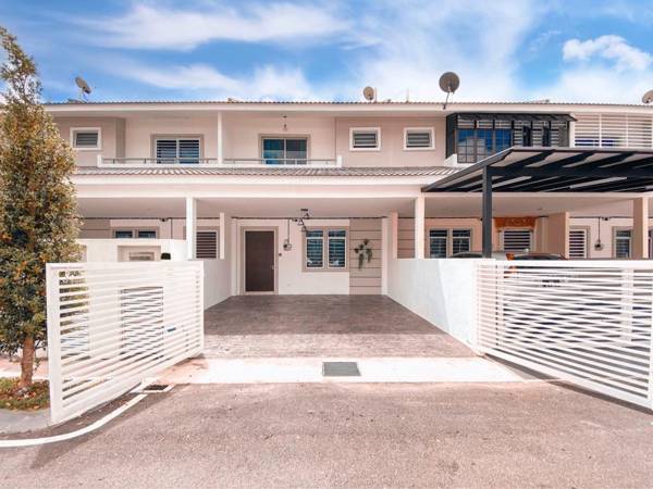 Golden Sweet Home @ CH Golden Hills (Night Market)