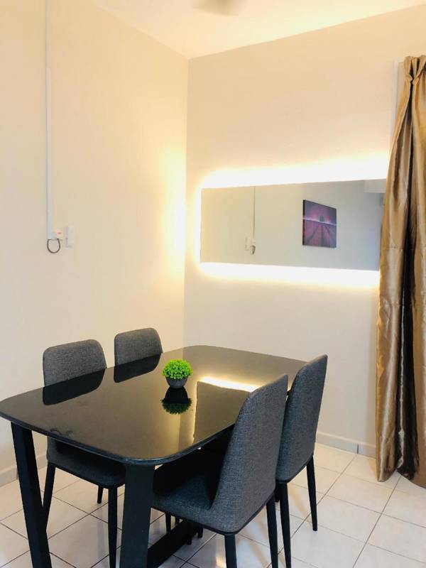Seri Manjung HomeStay@Spacious Family Home