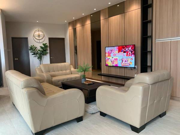 Rex 3Bedroom 5-10pax 5min Drive to Vivacity