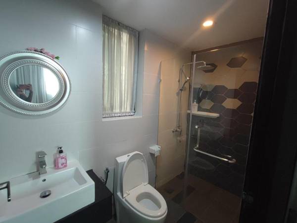 Sweet Retreat Room with City View