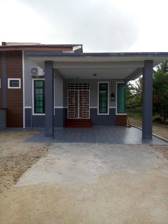 IMAN HOMESTAY & TRANSIT ROOM