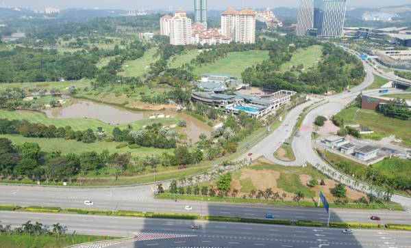 Albert Conezion Golf View Netflix@ IOI Resort City
