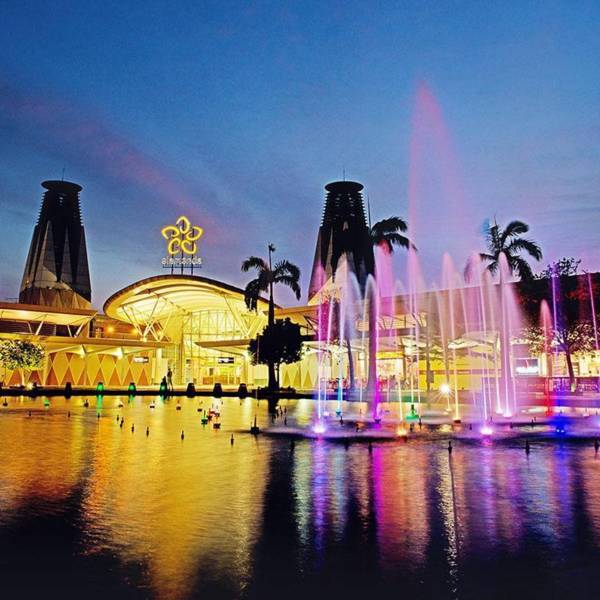 Shaftsbury Putrajaya at Alamanda Mall