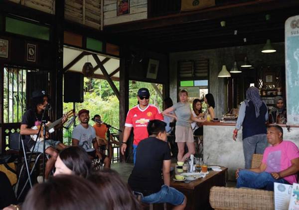 Panji Panji Tropical Wooden Home