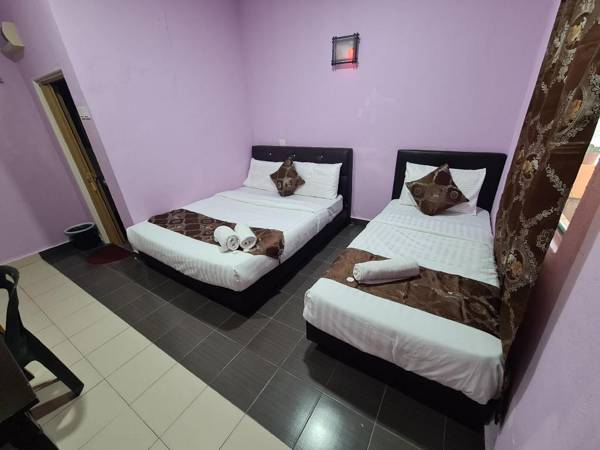 OYO 90561 Awan Biru Motel