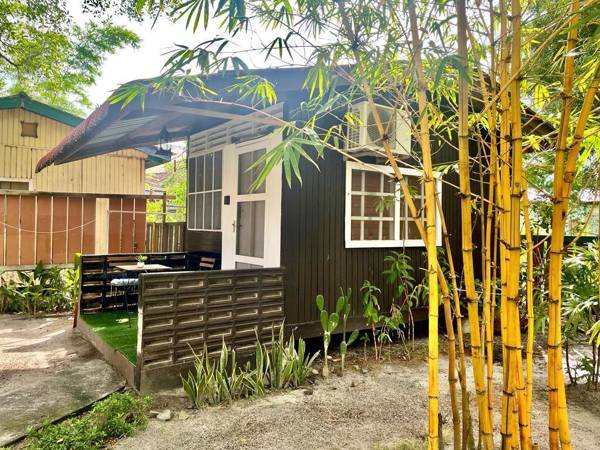 Chenang's blissful cottage step to the beach