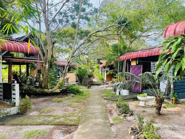 Chenang's blissful cottage step to the beach