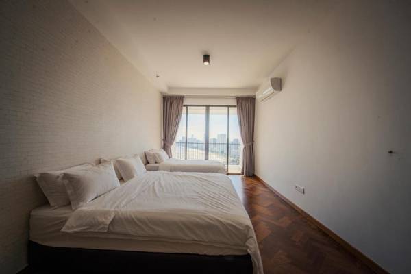 The Landmark Seaview Suite Home