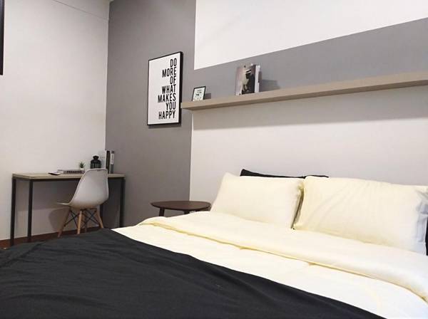 Georgetown Tropicana 218 Sea-View Condo 3R2B