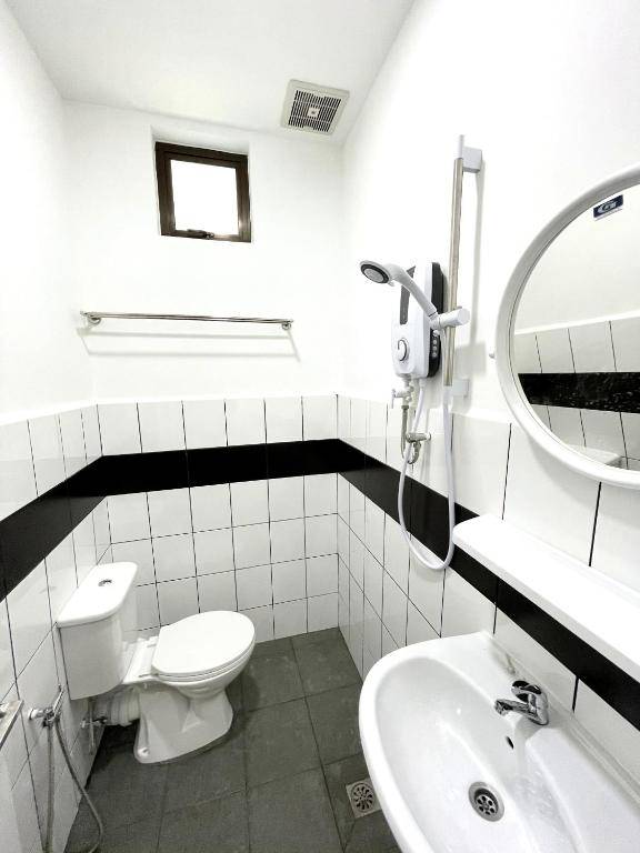 Gurney Treasure by Little Cabin