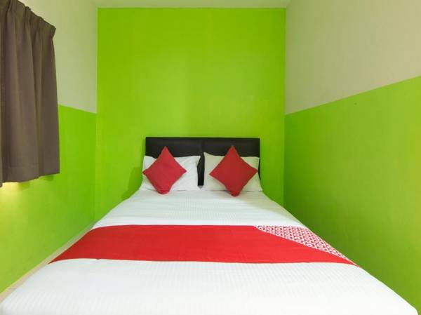 OYO 44072 Mines Cempaka Hotel