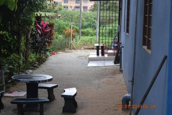 RILEK-RILEK HOMESTAY