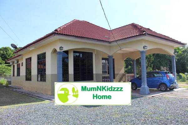Bungalow with 4 Bedroom at Kerteh Main Road